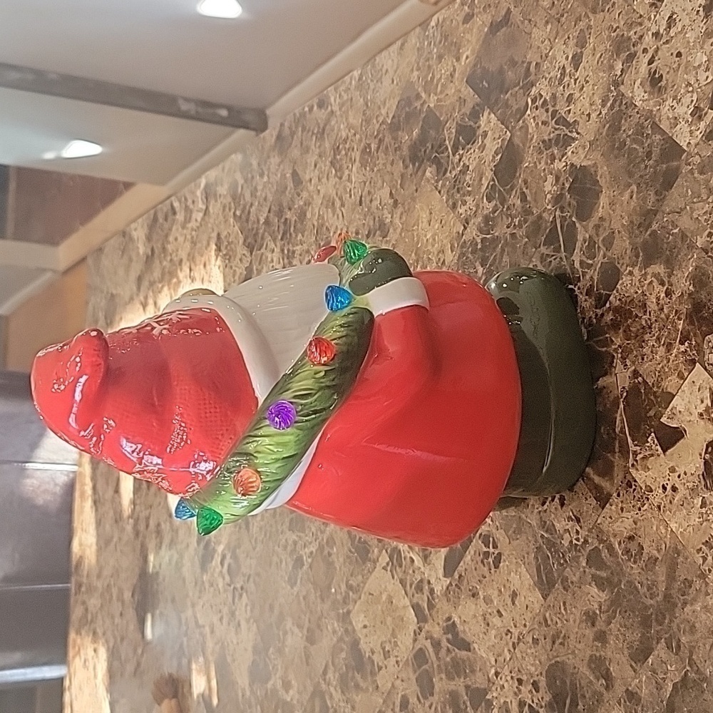 12" Nostalgic Ceramic Figure - Gnome with Wreath - Picture 9 of 10